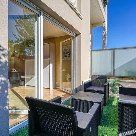 Spacieux Studio Avec Terrasse Et Parking Apartmán
