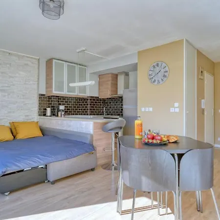 Spacieux Studio Avec Terrasse Et Parking Apartmán *