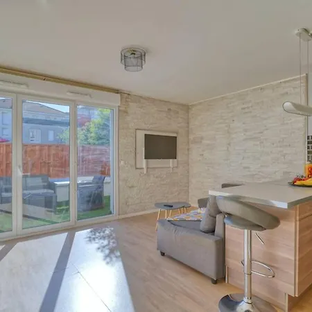 Spacieux Studio Avec Terrasse Et Parking *